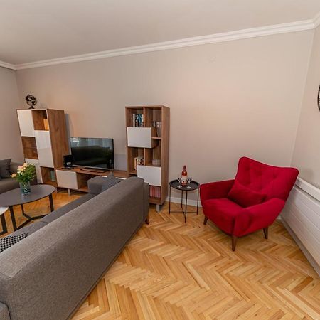 City Center De Lux Apartment Bar Exterior photo